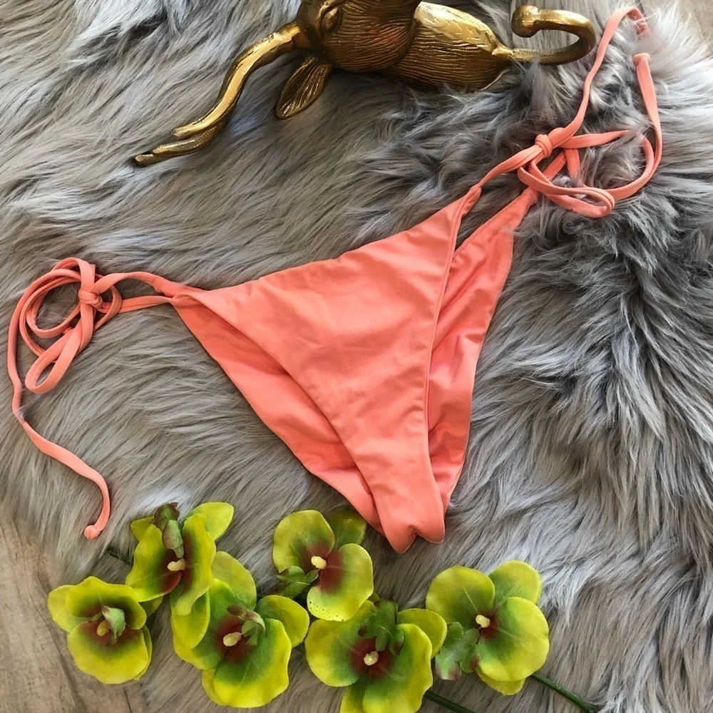 Frankie’s bikinis “Mistos” scrunch bottom in coral. Size M